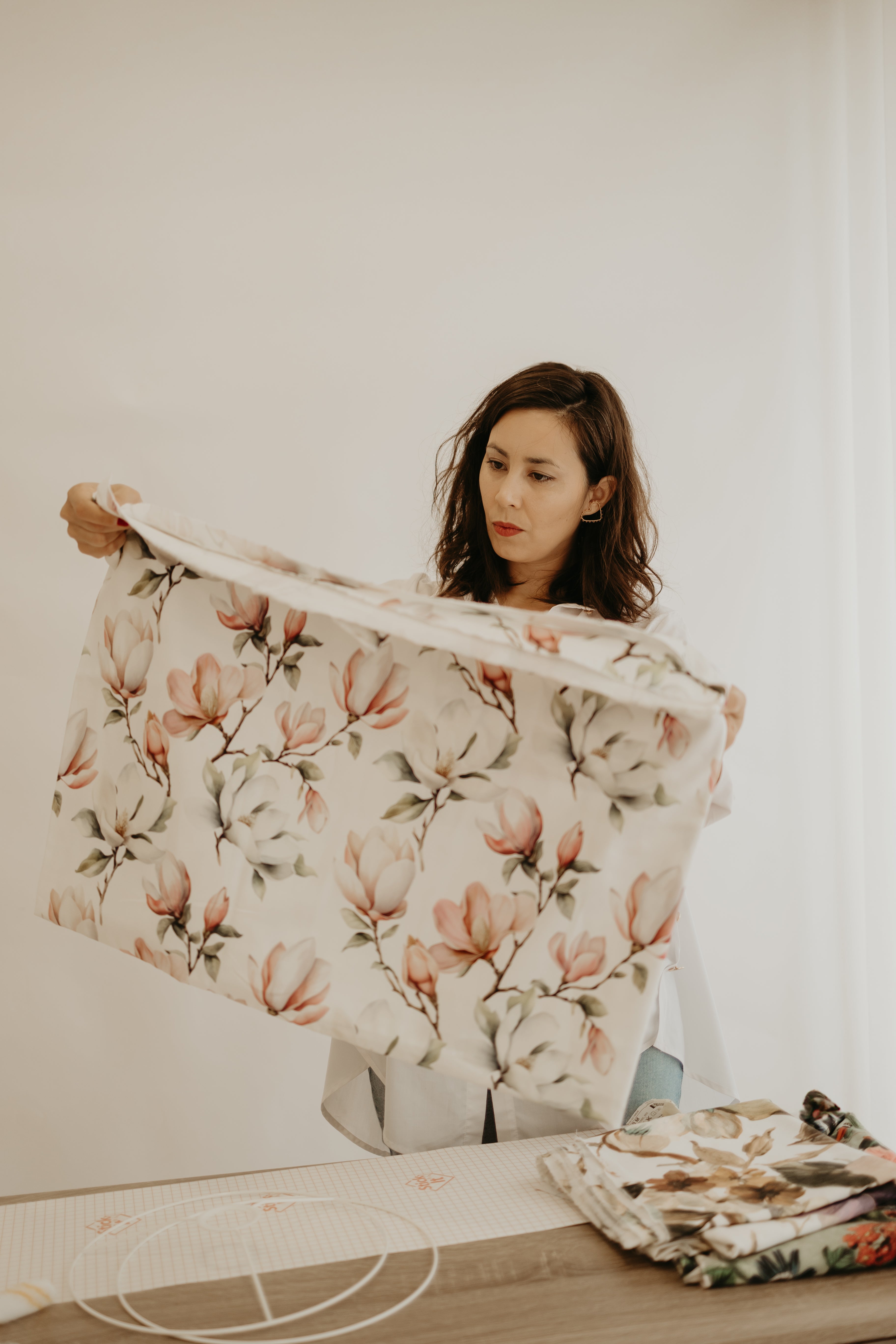 Iluminação Artesanal vs. Produção em Massa