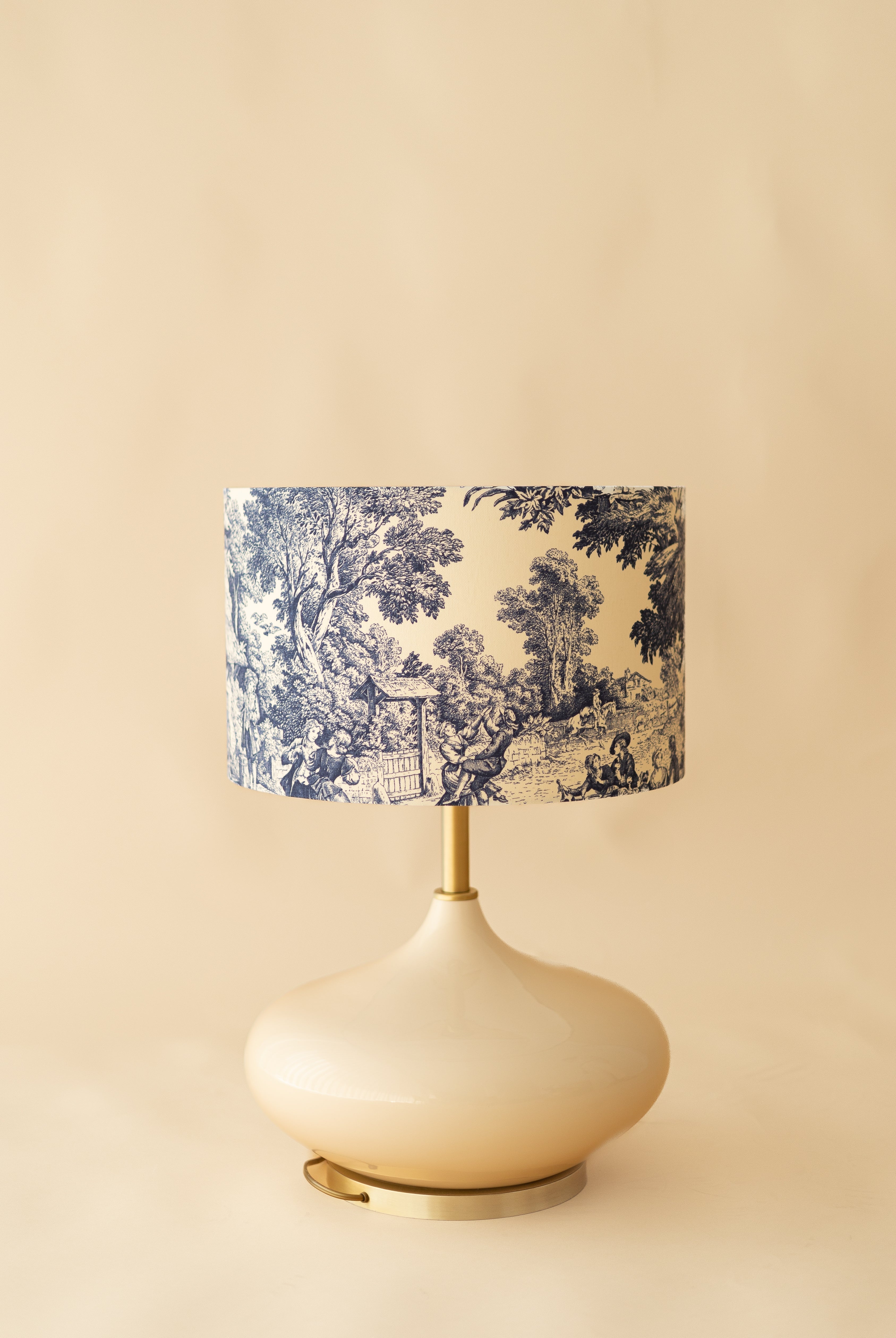 Como encontrar o tamanho certo de um abajur para o meu candeeiro de mesa?