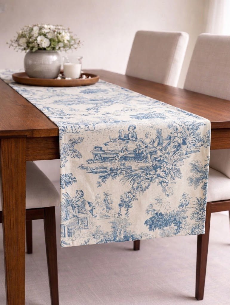 Caminho de Mesa Toile de Jouy - Domus Concept - Light StudioTêxteis HomeDomus Concept Light Studiocaminho de mesa toile de jouy azul turquesa