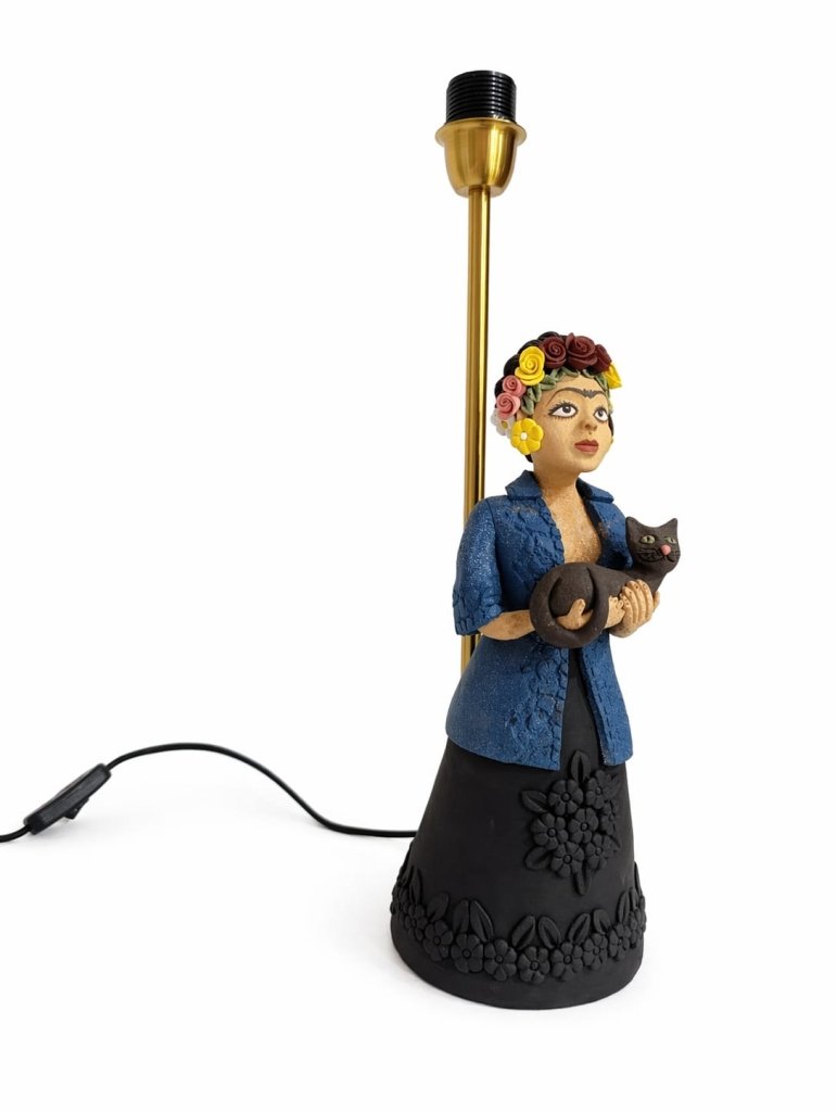 Candeeiro de Mesa Frida Kahlo II – Peça de Autor Feita à Mão - Domus Concept - Light StudioCandeeiroDomus Concept Light StudioCandeeiro de Mesa Frida Kahlo II – Peça de Autor Feita à Mão