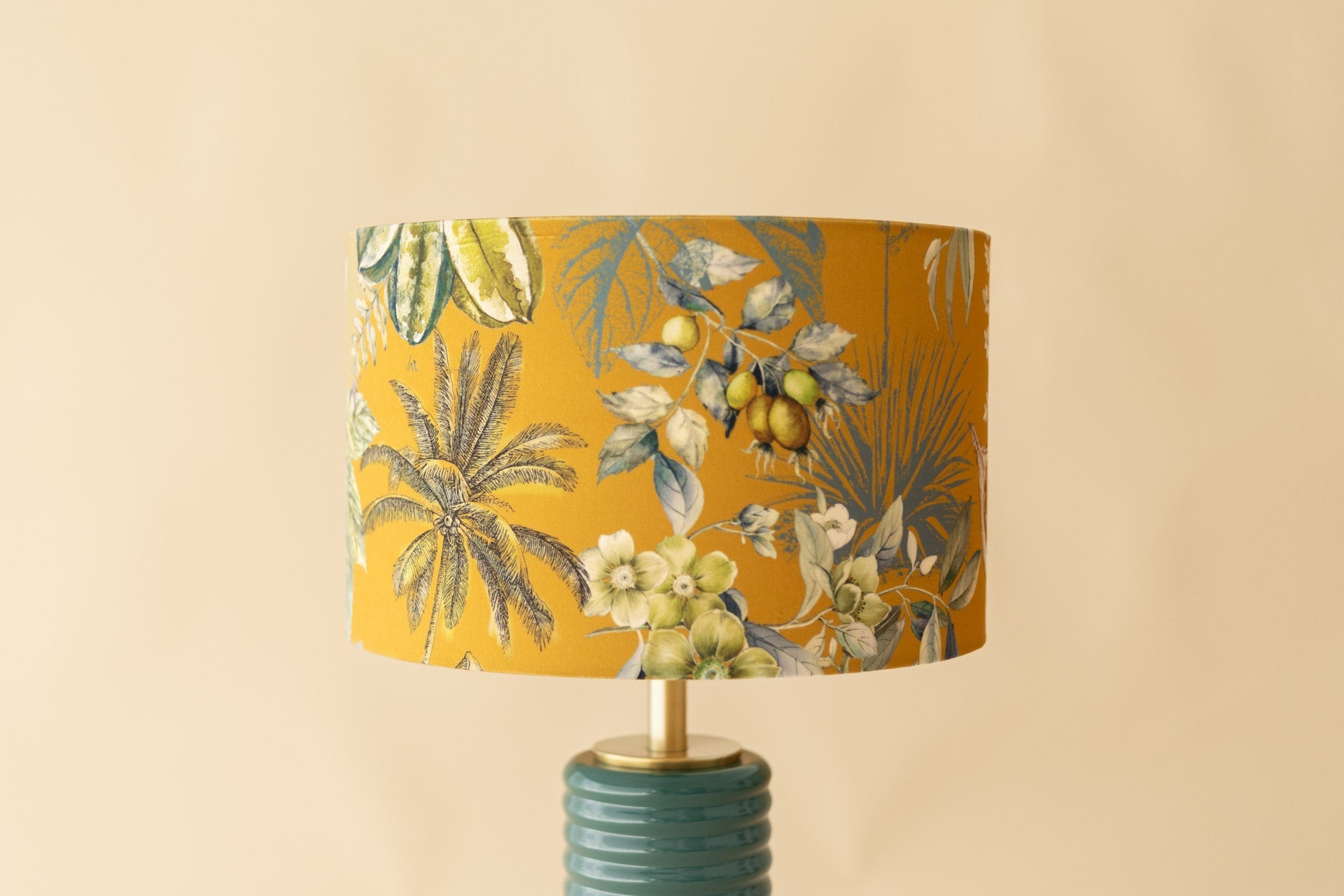 Golden Tropic - Domus Concept - Light StudioAbajurDomus ConceptAbajur de design artesanal Domus Concept Light Studio, personalizado e fabricado à mão em Portugal com materiais premium e acabamentos de luxoTamborAbajur de Mesa