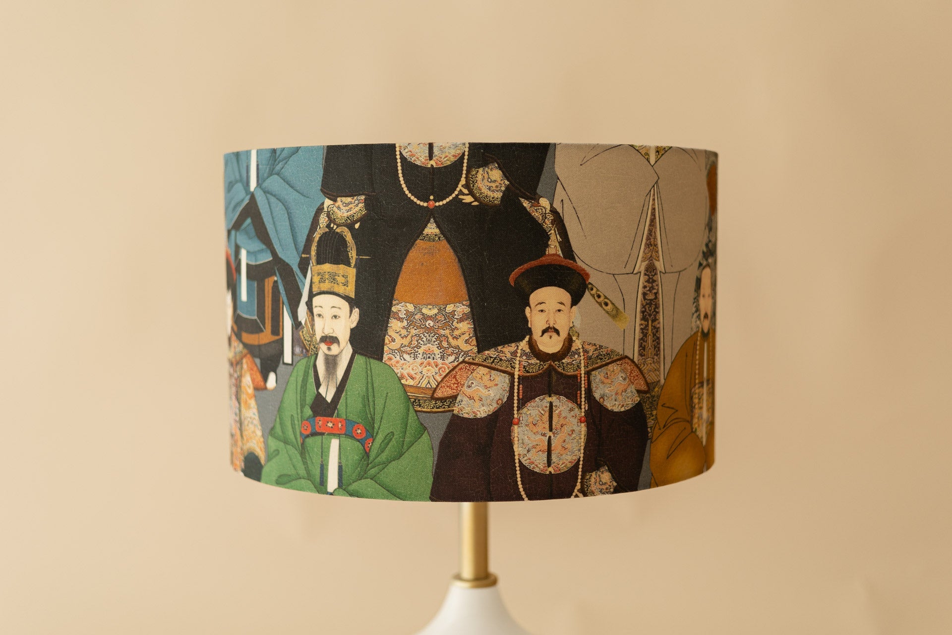 Imperadores do Oriente - Domus Concept - Light StudioAbajurDomus ConceptAbajur de design artesanal Domus Concept Light Studio, personalizado e fabricado à mão em Portugal com materiais premium e acabamentos de luxoTamborAbajur de Mesa