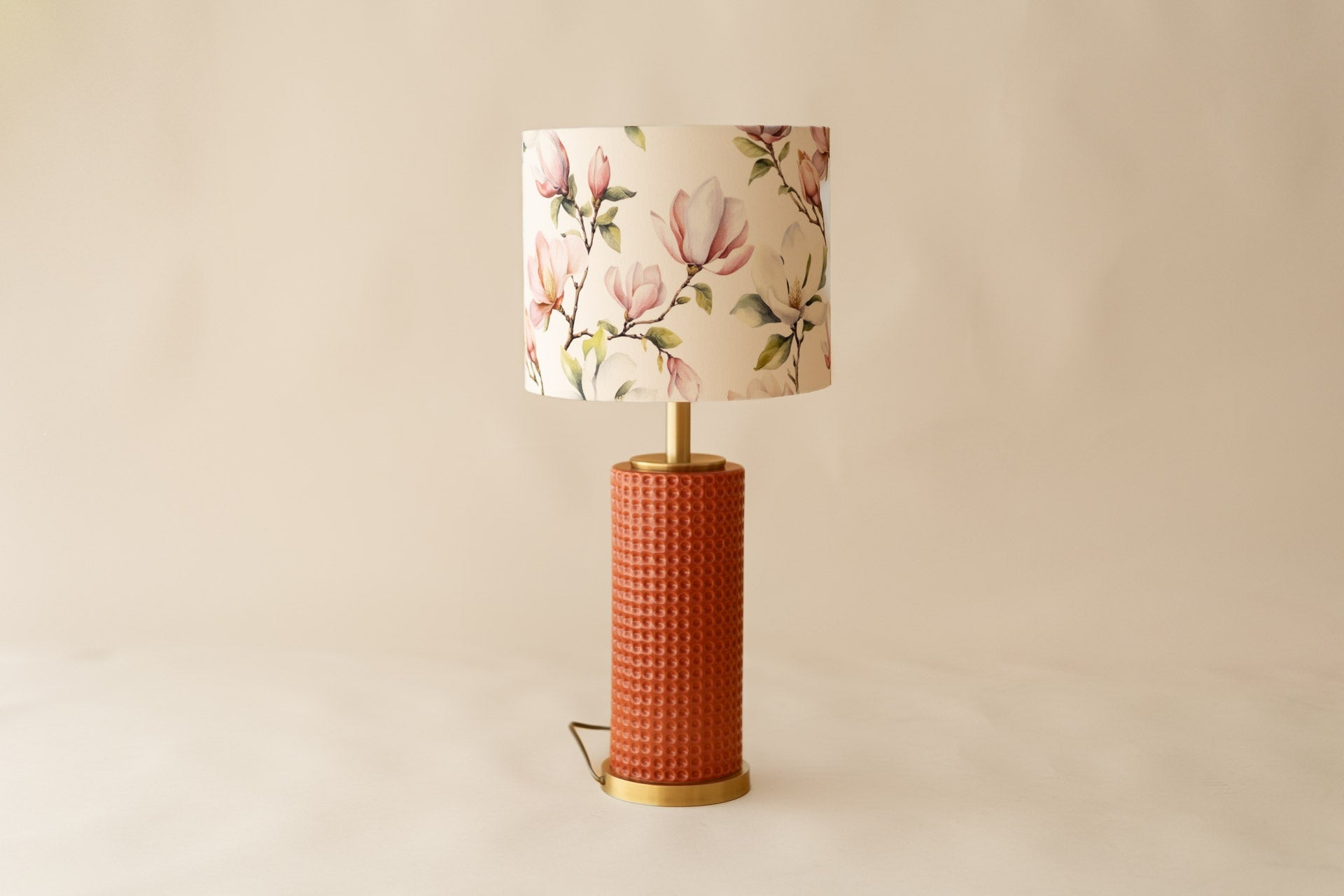 Magnolia Bloom - Domus Concept - Light StudioAbajurDomus ConceptAbajur de design artesanal Domus Concept Light Studio, personalizado e fabricado à mão em Portugal com materiais premium e acabamentos de luxoTamborAbajur de Mesa