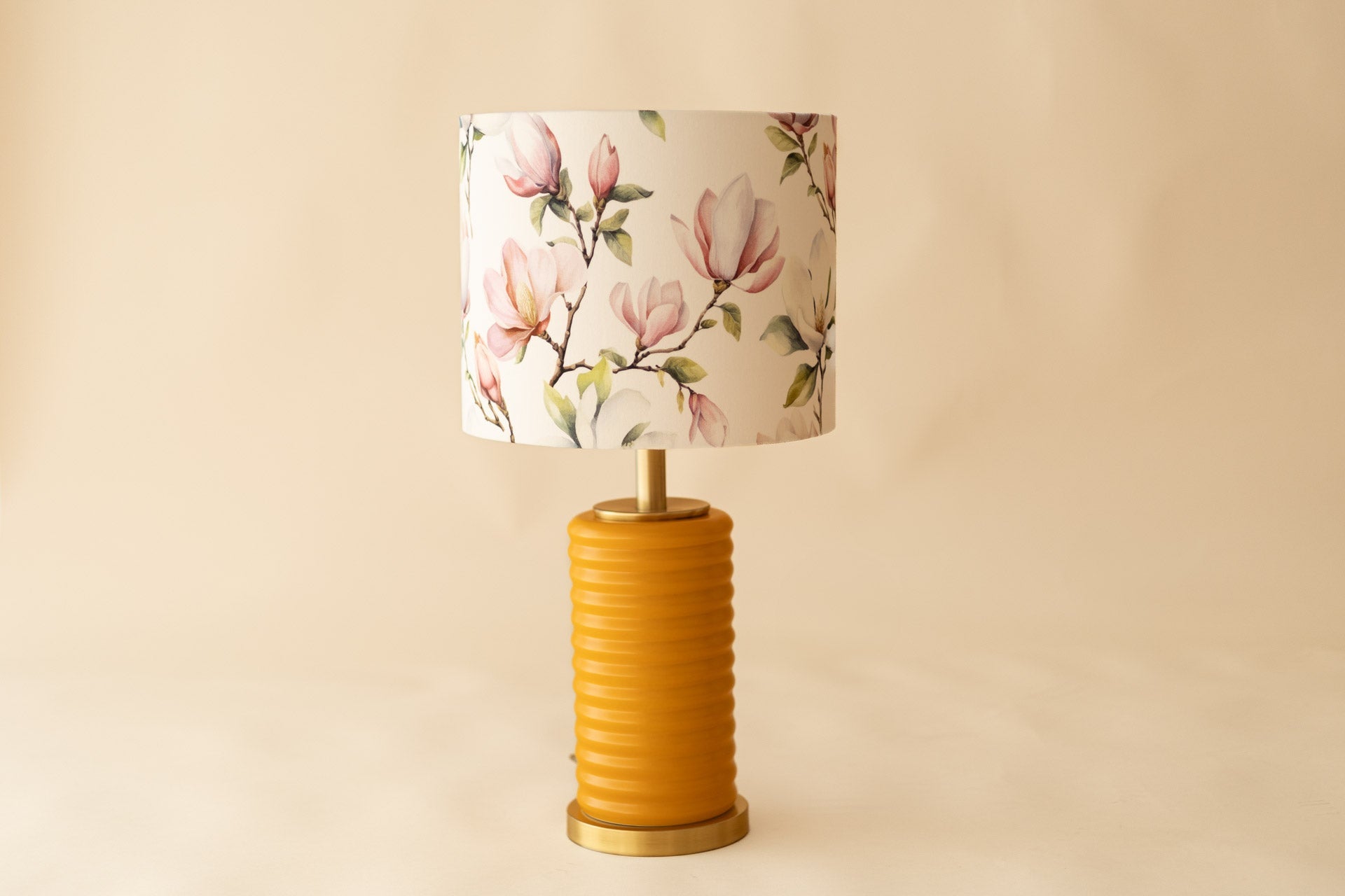 Magnolia Bloom - Domus Concept - Light StudioAbajurDomus ConceptAbajur de design artesanal Domus Concept Light Studio, personalizado e fabricado à mão em Portugal com materiais premium e acabamentos de luxoTamborAbajur de Mesa