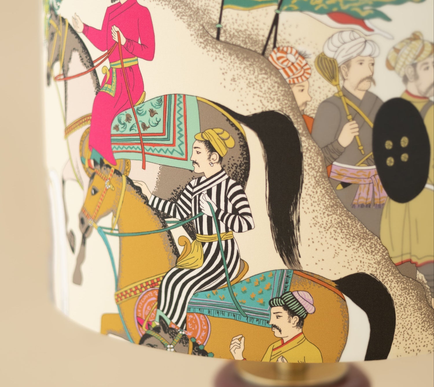 Maharaja | Manuel Canovas - Domus Concept - Light StudioAbajurDomus ConceptAbajur de design artesanal Domus Concept Light Studio, personalizado e fabricado à mão em Portugal com materiais premium e acabamentos de luxoTamborAbajur de Mesa