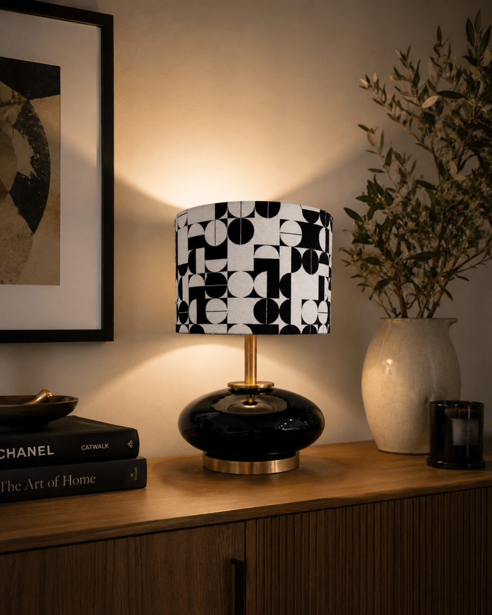 Abajur Noir & Blanc Signature - Domus Concept - Light StudioAbajurDomus ConceptNoir & Blanc SignatureTamborAbajur de Mesa