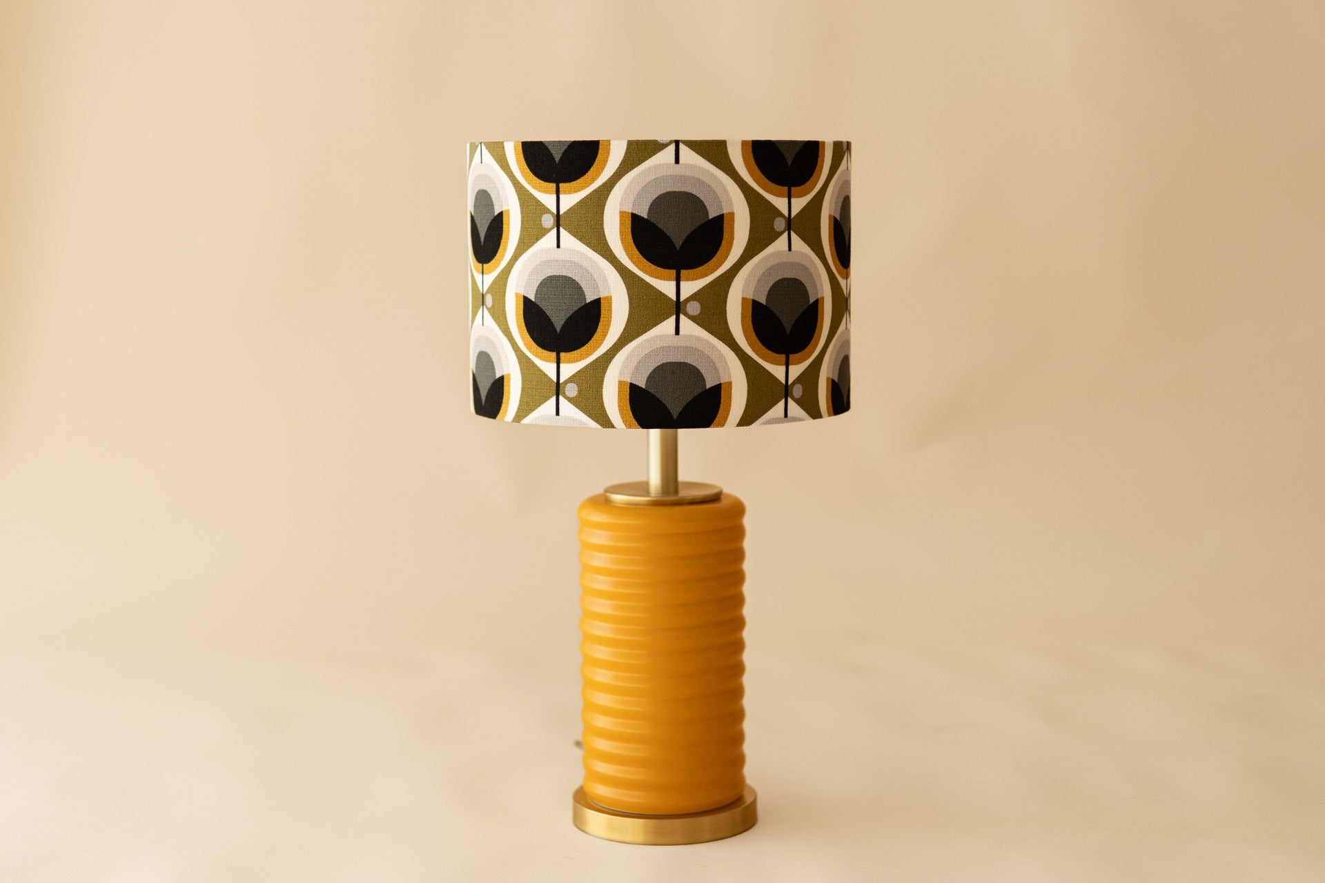 Retro Bloom - Domus Concept - Light StudioAbajurDomus ConceptAbajur de design artesanal Domus Concept Light Studio, personalizado e fabricado à mão em Portugal com materiais premium e acabamentos de luxoTamborAbajur de Mesa
