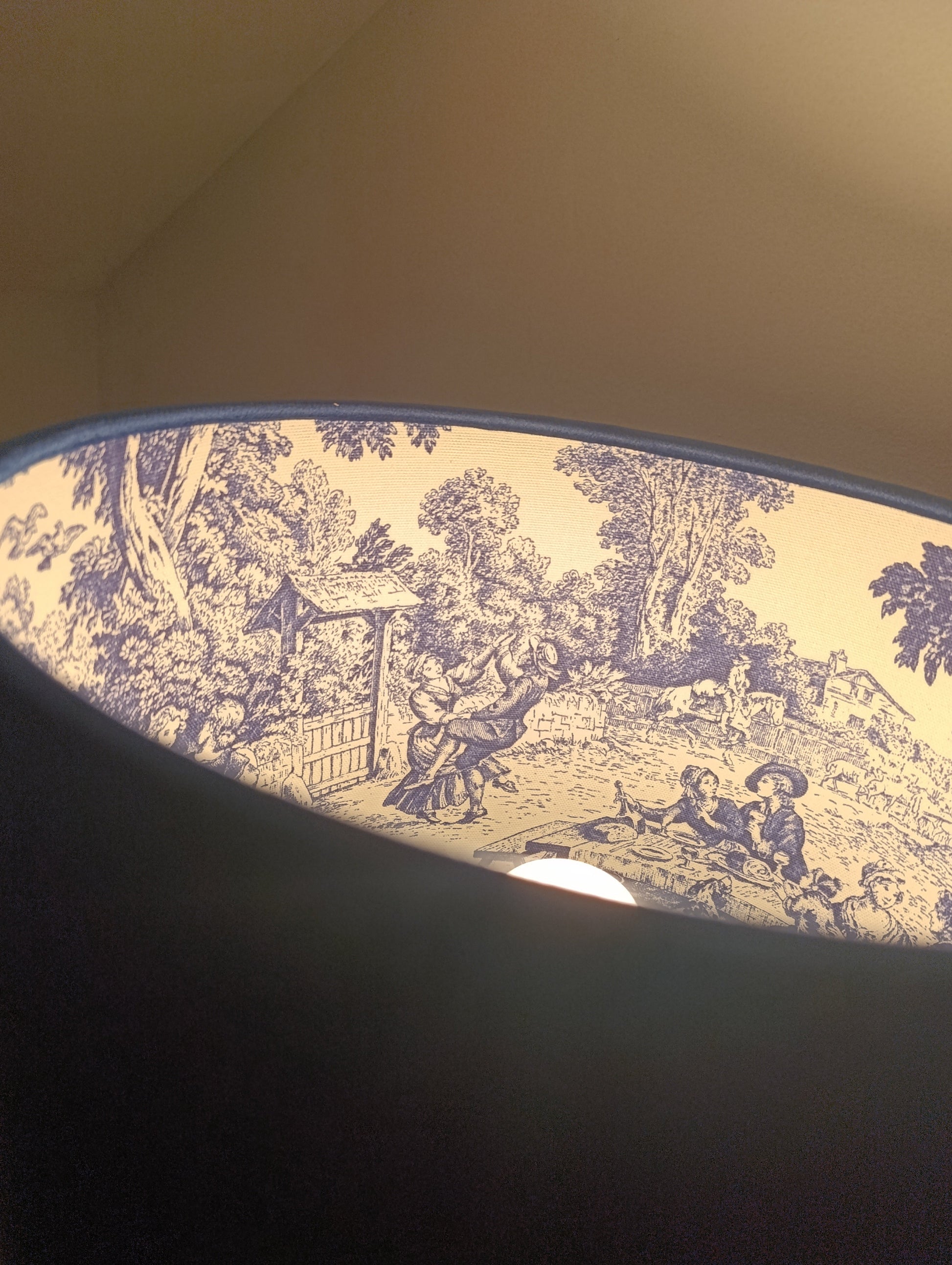 Abajur de design artesanal Domus Concept Light Studio, personalizado e fabricado à mão em Portugal com materiais premium e acabamentos de luxo